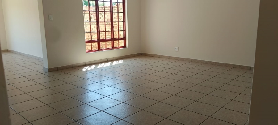 To Let 3 Bedroom Property for Rent in Flamwood North West